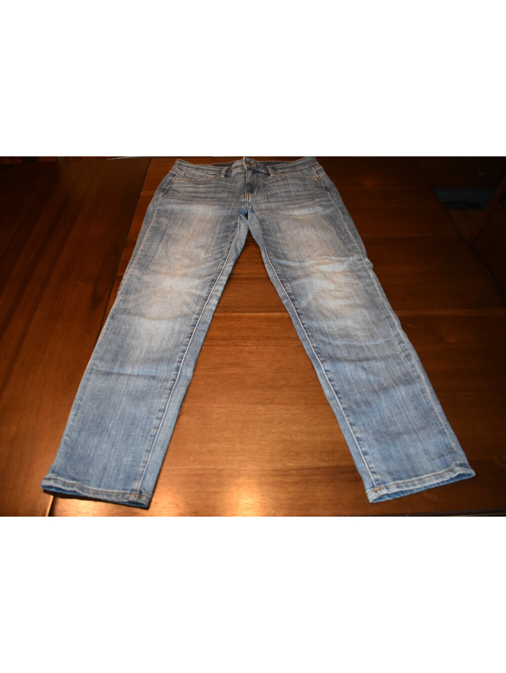White House Black Market Women's 6 Mid-Rise Girlfriend Everyday Soft Blue Jeans